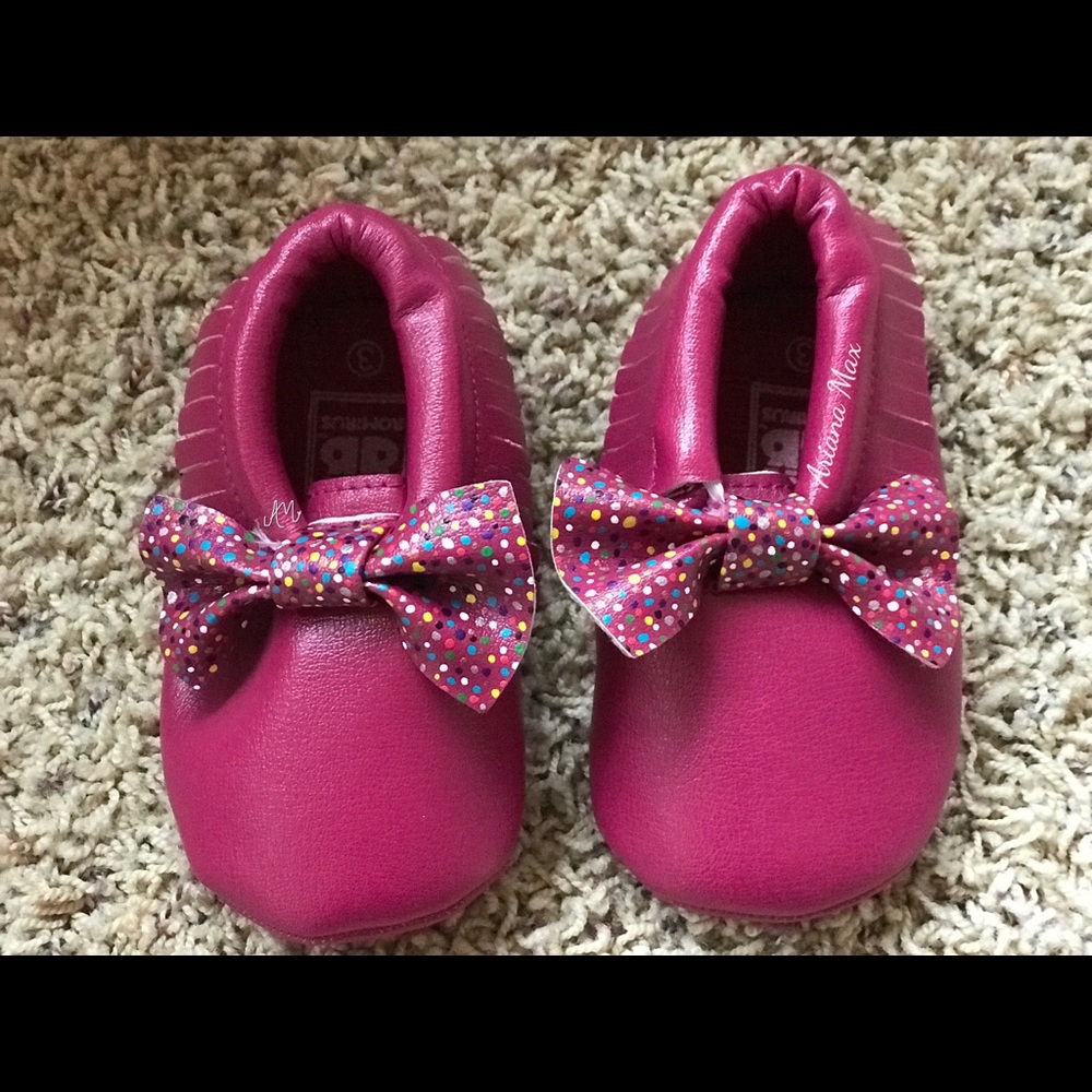 HANDPAINTED custom baby/toddler bow moccasins